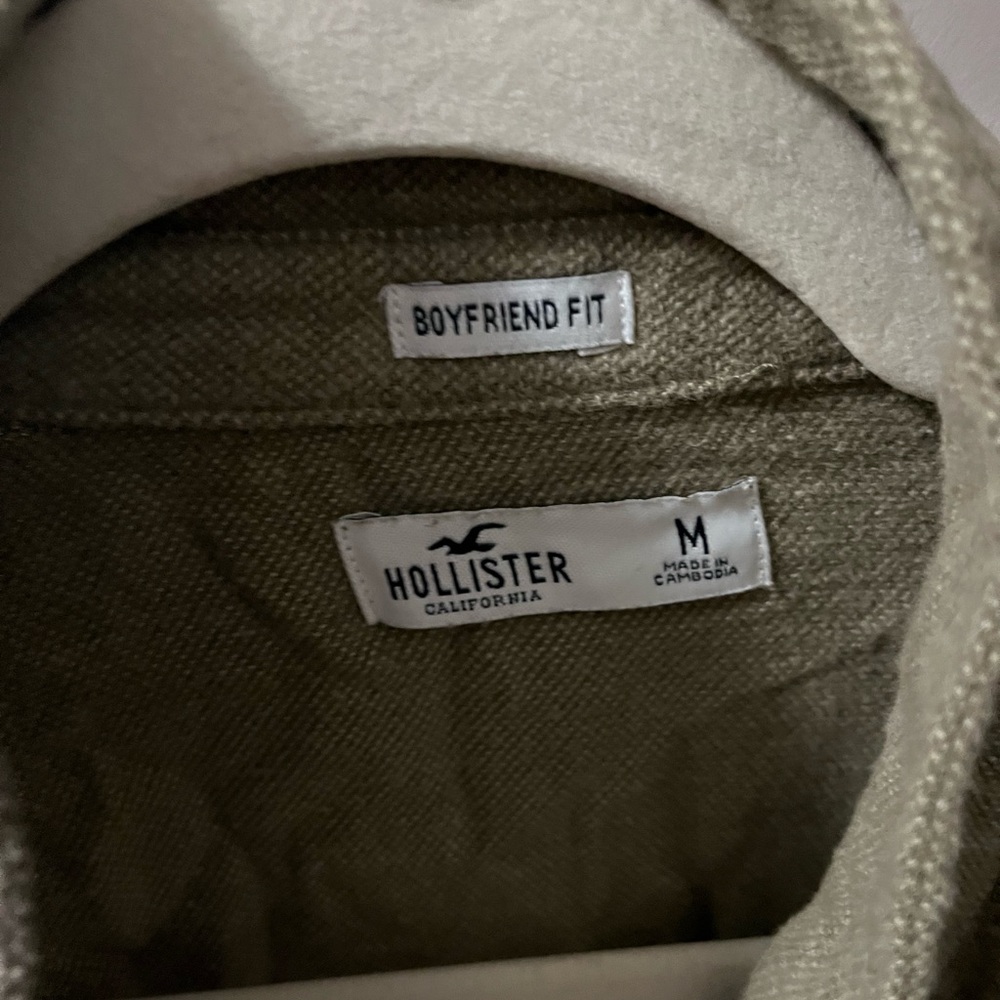 Hollister Olive Green Button-Up Shirt - Picture 2 of 3